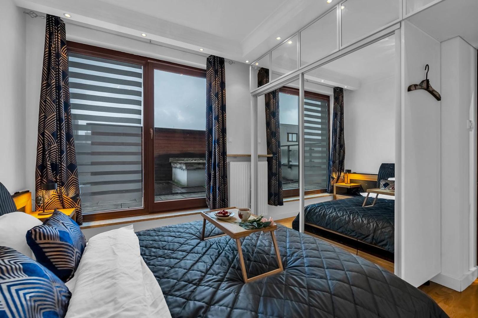 Sokratesa Business - 52m2 Terrace, Parking, Metro Nearby - By Rentujemy Apartment *