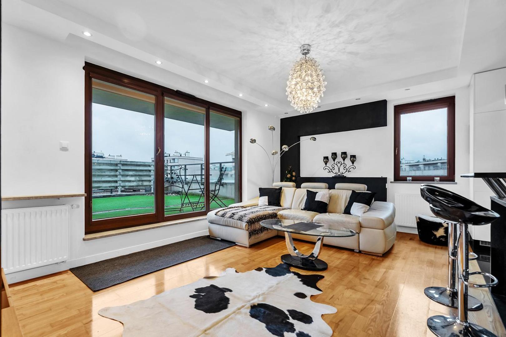 Sokratesa Business - 52m2 Terrace, Parking, Metro Nearby - By Rentujemy Apartment